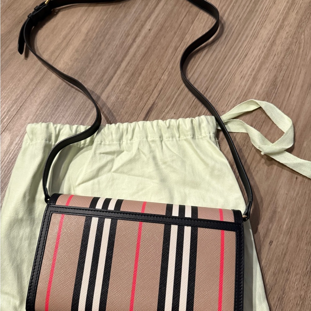 Burberry Beige and Red Crossbody Bag - Picture 4 of 4